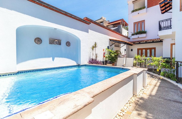 3-bedroom condo in brilliant Puerto Vallarta with WiFi, AC