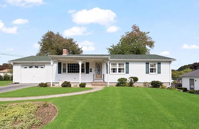 3 Bedroom Family Home Near East Greenwich RI