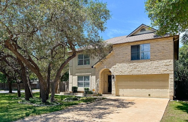 3-bedroom home with private pool, gym room, close to Downtown Austin