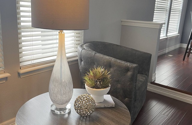 3-bedroom house in charming Aurora with WiFi, fitness room, AC