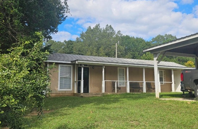 3-bedroom house in peaceful Water Valley with AC, WiFi. Enjoy your stay