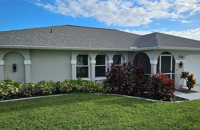 3-bedroom House with Heated Pool in SE Cape Coral