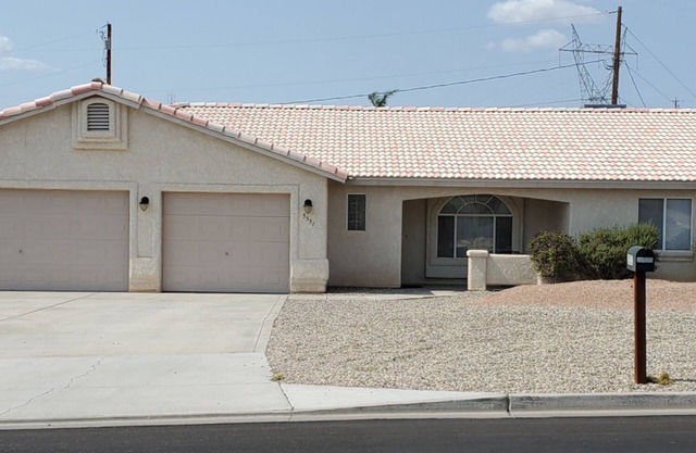 3 BEDROOM LAKE HAVASU CITY HOME