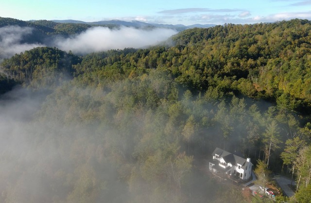3 bedroom private vacation home in flat rock