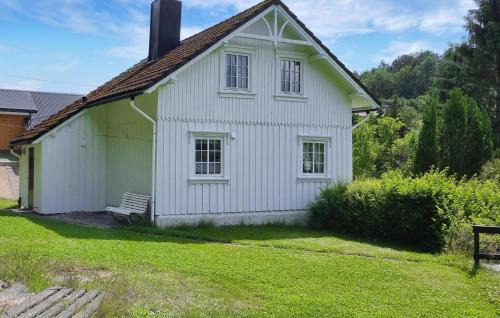 3 Bedroom Stunning Home In Brekkestø