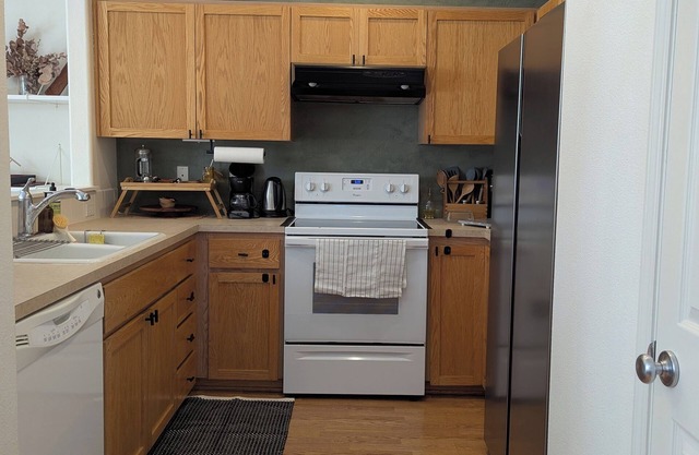 3-bedroom townhome in quiet neighborhood