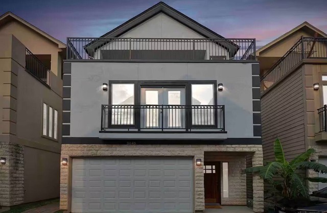 3-bedroom townhome near downtown Houston with WiFi, AC