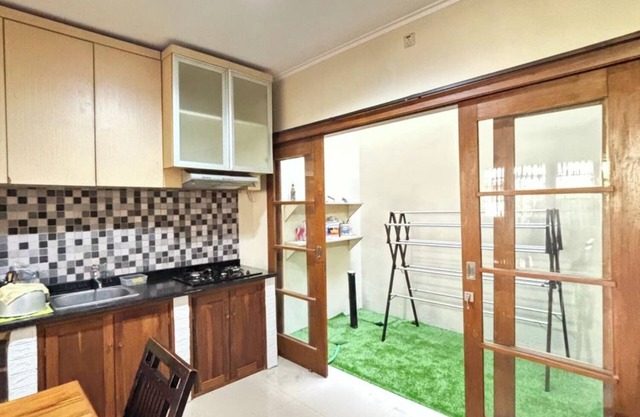3-bedroom villa with AC, WiFi in fabulous Mantrijeron, Jogja