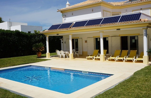3 Bedrooms, 3 en-suite Bathrooms, Very Popular, Very Spacious, Air Conditioning Villa - 6-8 Persons
