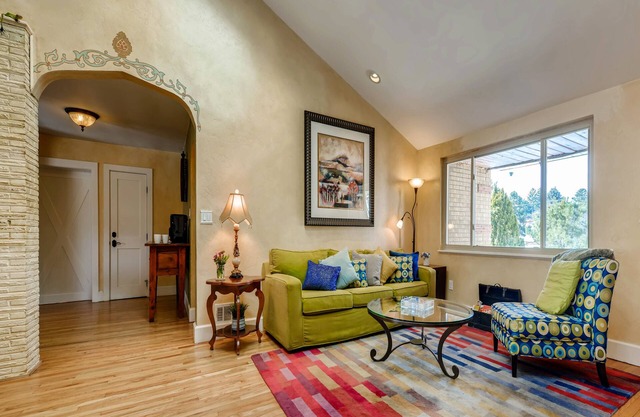 3 Bedrooms - Gourmet Kitchen - Open Floorplan - Near Red Rocks & Near Downtown
