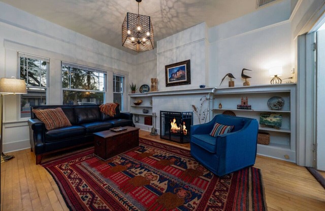3 Blocks from U of A/1 BR 1 BA/Near 4th Ave