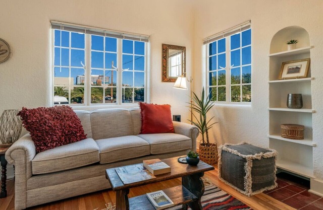 3 Blocks from U of A & 4th Ave/Cozy/1 BR 1 BA