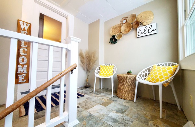 3 blocks to LSSU ~ 5 minutes to soo locks ~ PET FRIENDLY!