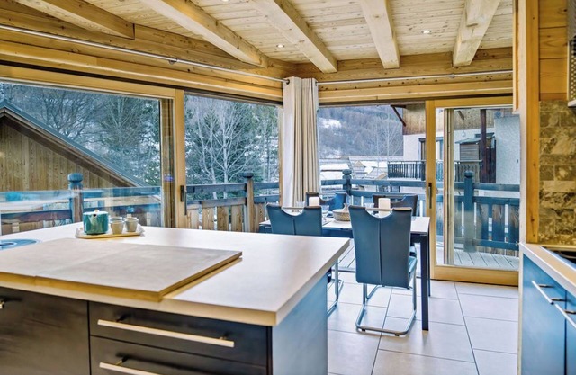3-CHALET HIMALAYA*SERRE CHEVALIER CHALETS D'HINOUKA at the foot of the slopes