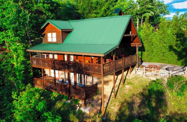 3 K Suites, Stunning Views, 2.5 m downtown; JUST REDUCED AUG, SEPT, OCT RATES!