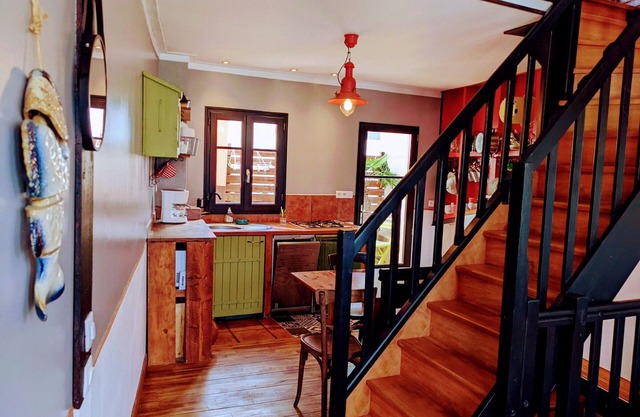3-level house with terrace, 2 bedrooms, pets allowed – center of Le Palais
