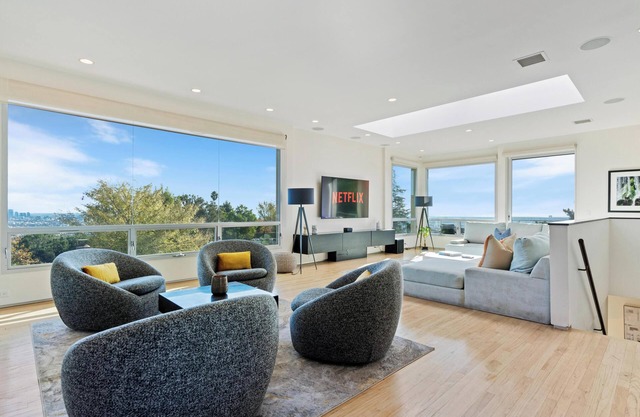 3-Level Luxury Getaway with 360 City Views