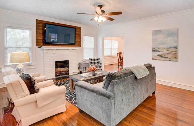3 Mi to Baylor: Waco Vacation Rental