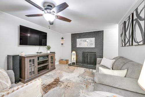 3 Mi to Dtwn Hickory Home Base with Patio!