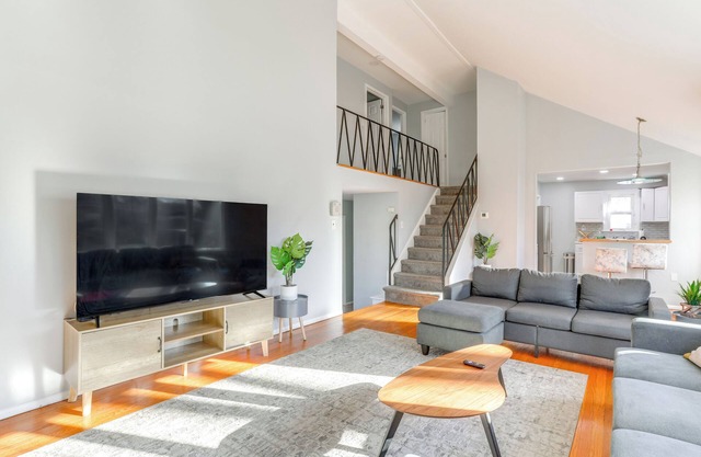 3 Mi to Dtwn: Home w/Yard in Newark