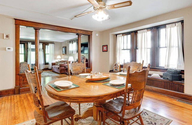 3 Mi to Dtwn Indy: 20th-Century Apt w/Fenced Yard