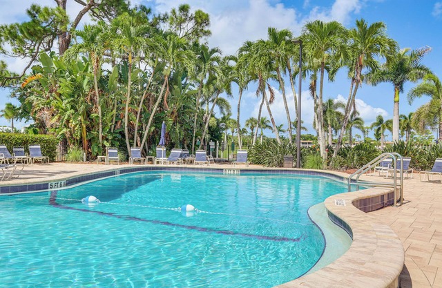 3 Mi to Dtwn: Naples Condo w/Access to 9 Pools!