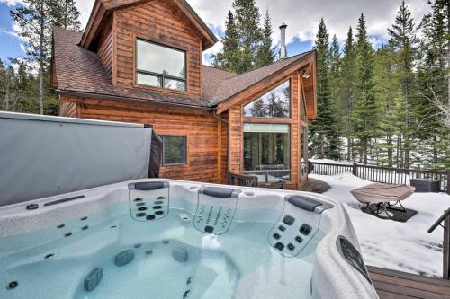 3 Mi to Main St Home with Mtn-View Deck in Breck!