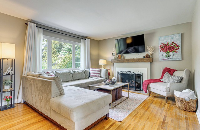 3 Mi to Ohio State: Updated Home w/Yard!