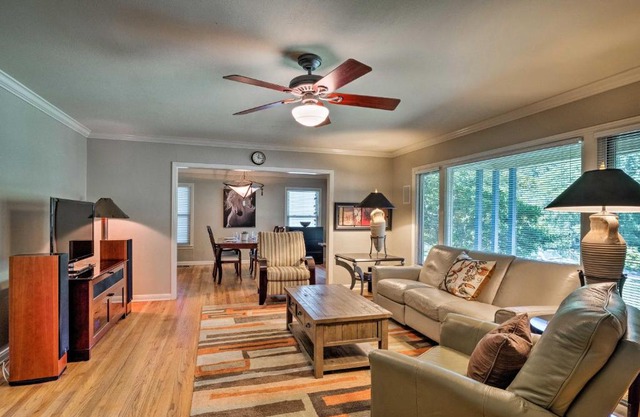 3 Mi to SoCo City Escape with Patio