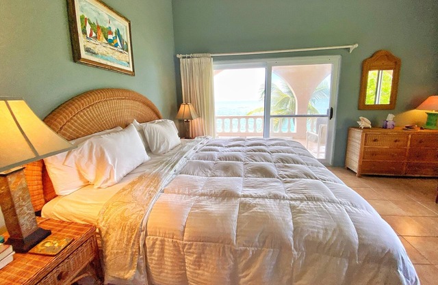 3 minutes to Shoal Bay Beach - Spectacular Ocean Views