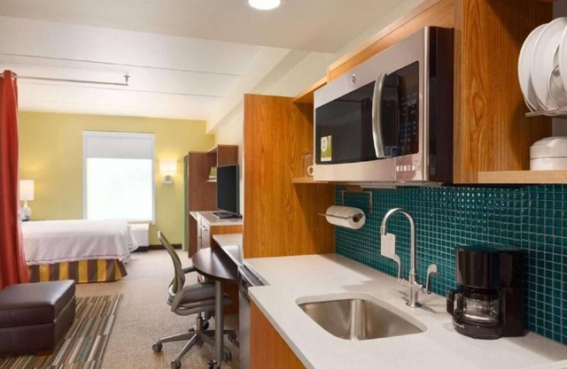 3 Relaxing Units! Onsite Pool, Kitchen, Pets Allowed, Near Six Mile Waterworks