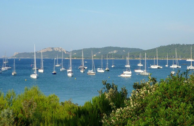 "3-room duplex, 53 m² in the heart of the village, possibility of a sailing escap"