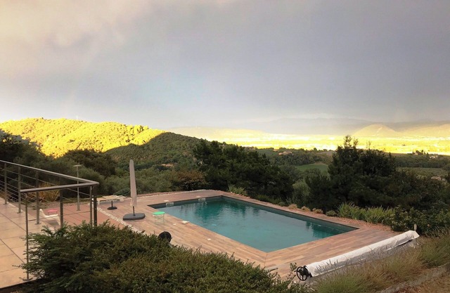 3+ star luxury villa in Luberon Provence - heated pool and panoramic views