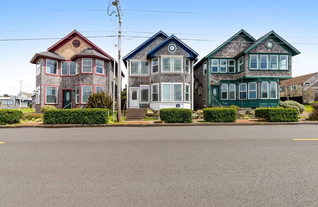 3 stunning water-view homes 1 block from beach with new hot tub-walk to Coast St