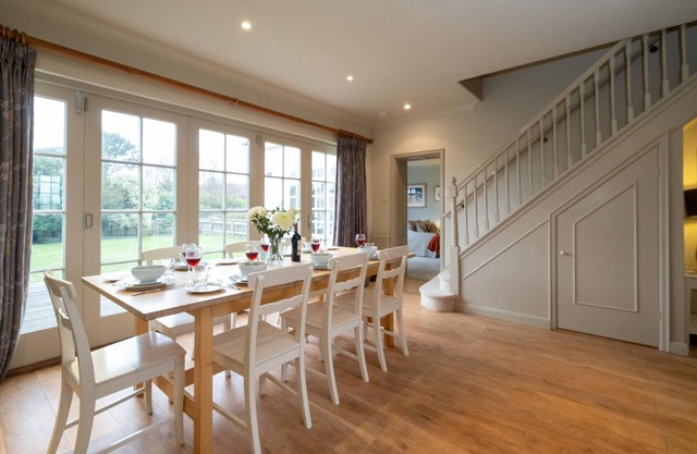 3 The Coastguards, Thorpeness - sleeps 7 guests in 4 bedrooms