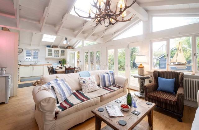 3 Uplands - sleeps 9 guests in 4 bedrooms