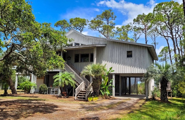 30% OFF Summer! Secluded Bayfront Retreat, East End, Private Dock, Kayaks