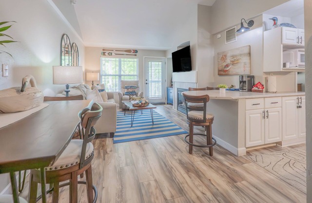 307 - 2 Bedroom/2 Level Condo Suite w/Water Views from Balcony