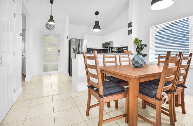 320C Modern Apt - Next to Evert Tennis Academy