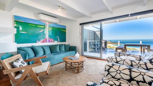 '33 Degrees - Stunning Views' by Accom Holidays