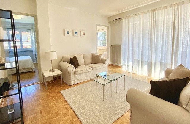 332 * Near the lake and city center !