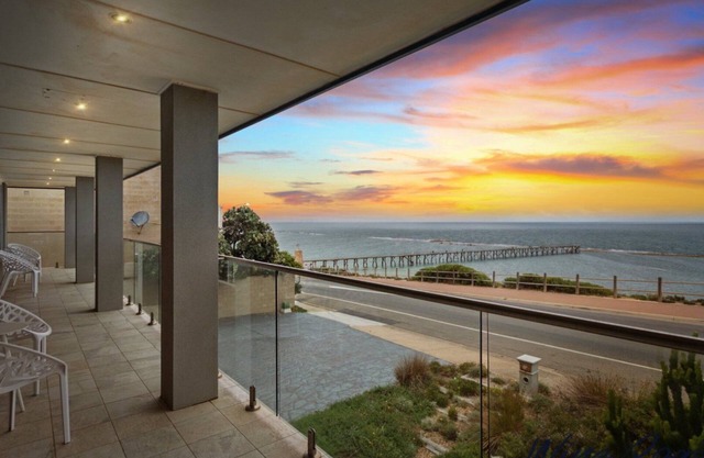 35 Degrees South by Wine Coast Holidays Rentals
