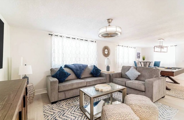 3B/2BA, oasis backyard/Hot tub, quiet neighborhood, ready for snowbirds too!