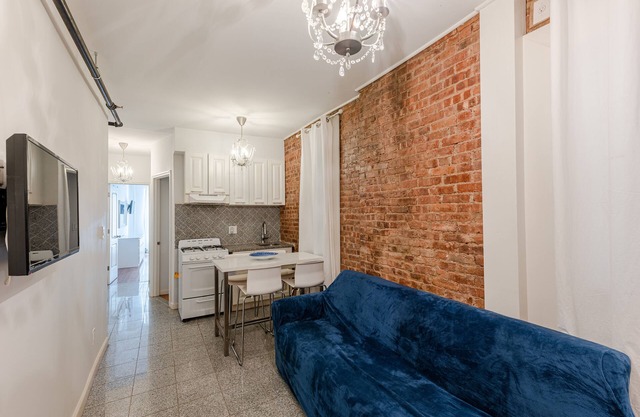 3B Two Bedroom Home Just Off Park Ave.