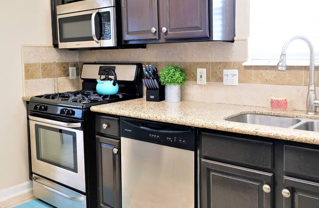 3Bdrm 2.5Bath 5Beds - Near Downtown
