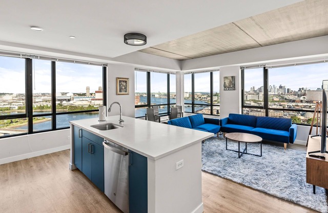 3BR 2BA Condo Spectacular Views in Every Direction