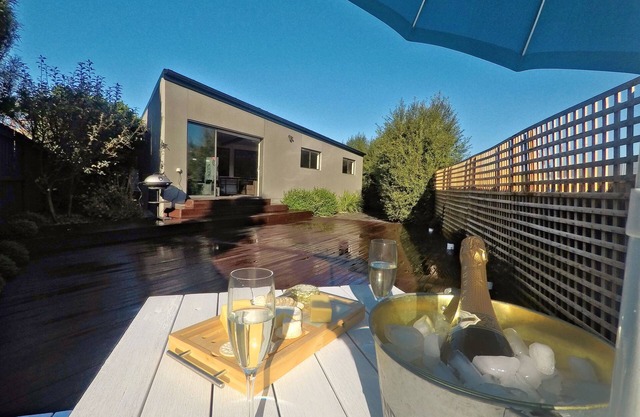 3D Cinema, 8 Pinballs, video games, Sleeps 7 - 5mins to MONA