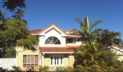 3mins walk to shopping centre city bus airport train station