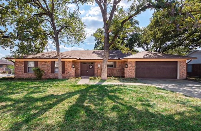 4/3 Heart of Aggieland, NEWLY AVAILABLE , Pool Table, HUGE Yard