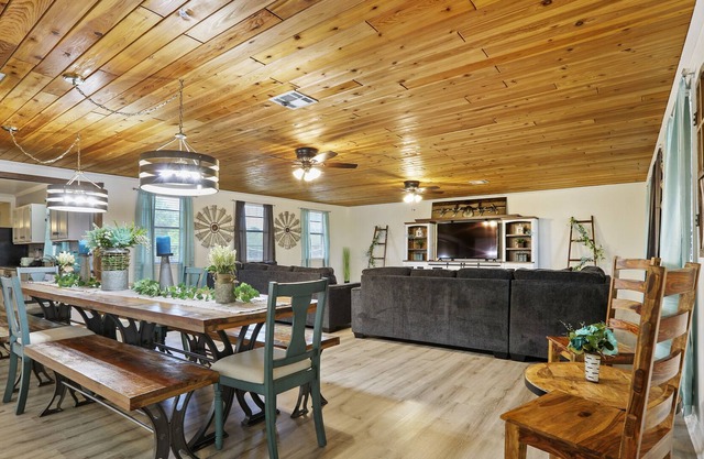 4.95 acres, pool/basketball/volleyball/soccer close to ATV, Safari, Range, Golf